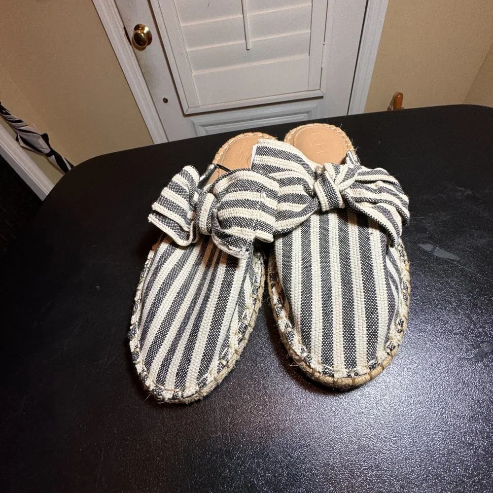 Loft size 10 espadrille slippers NWT with a bow